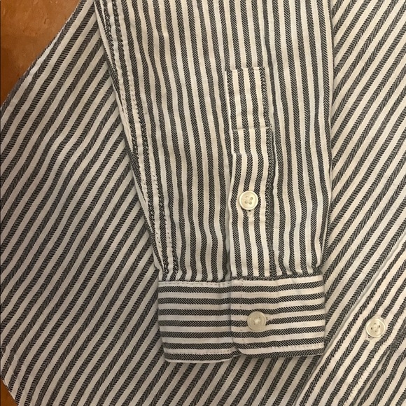 Women’s Levi's Classic Fit Navy White Stripe Button Down Shirt XS - Picture 5 of 5